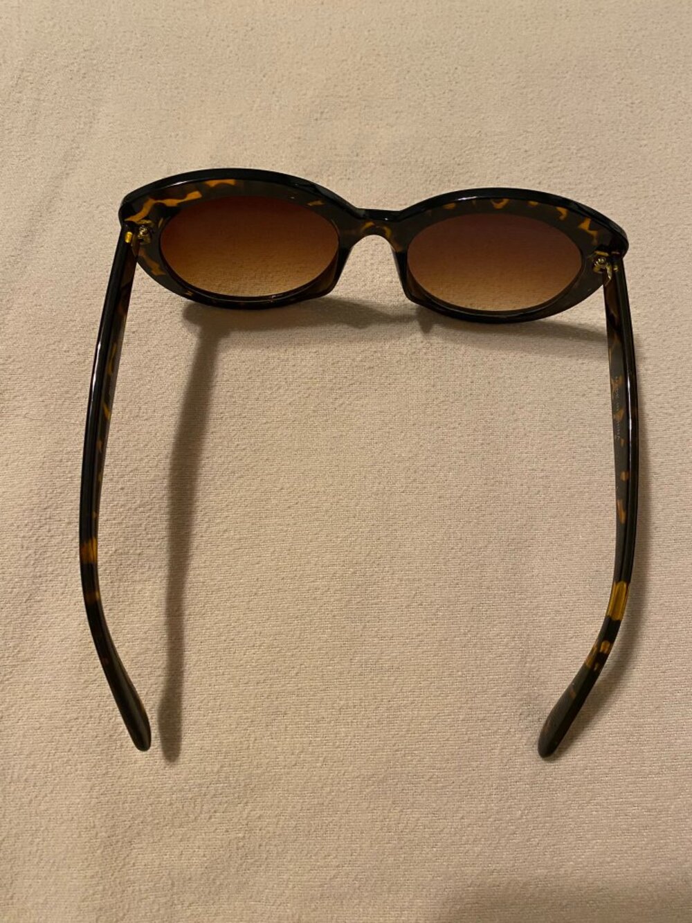 SUNGLASSES Tortoise Shell Frame - Picture 2 of 4